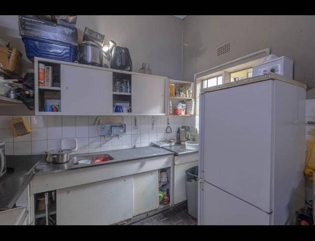 6 BEDROOM HOUSE FOR SALE IN BEZUIDENHOUT VALLEY
